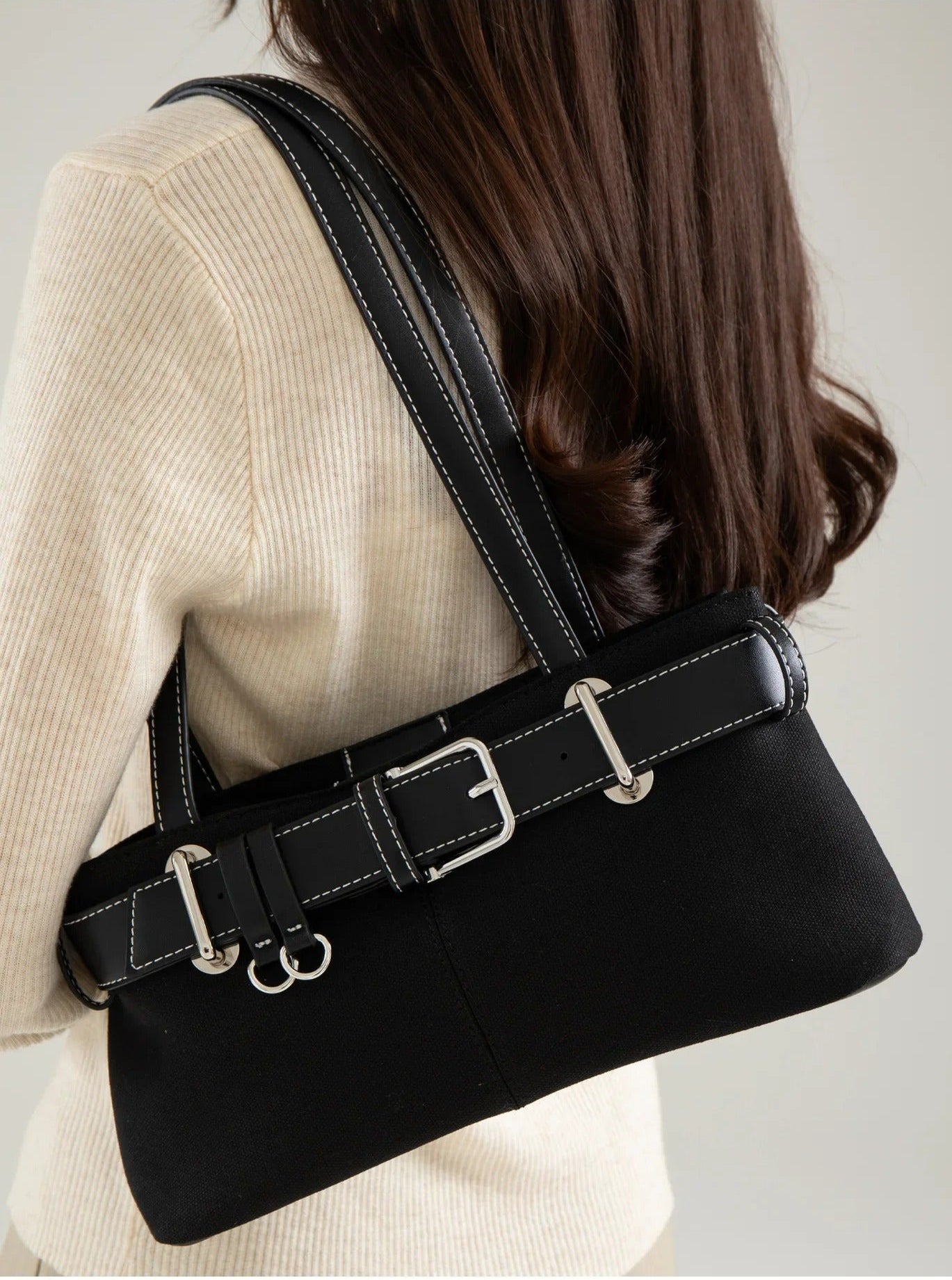 The Canaria - Black